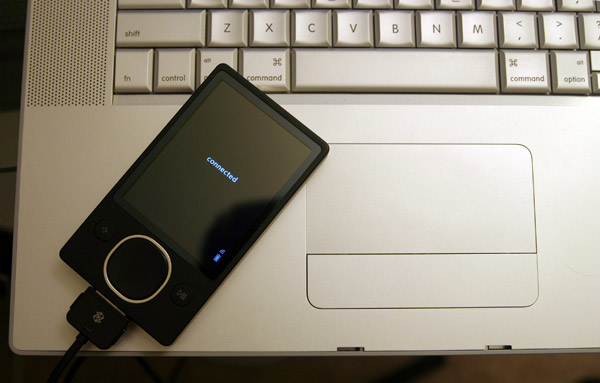 Irony:A MacbookPro and a Zune (closeup)
